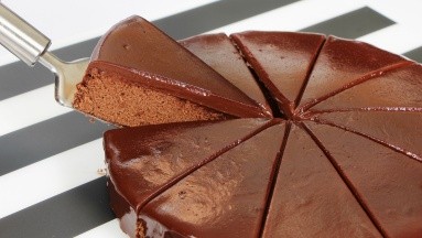 Receta del pastel de chocolate bajo en calorías más fácil y delicioso