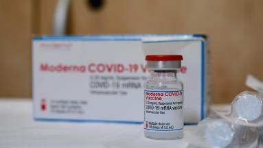 Covid: Moderna iniciará ensayos en dosis de refuerzo contra variante sudafricana
