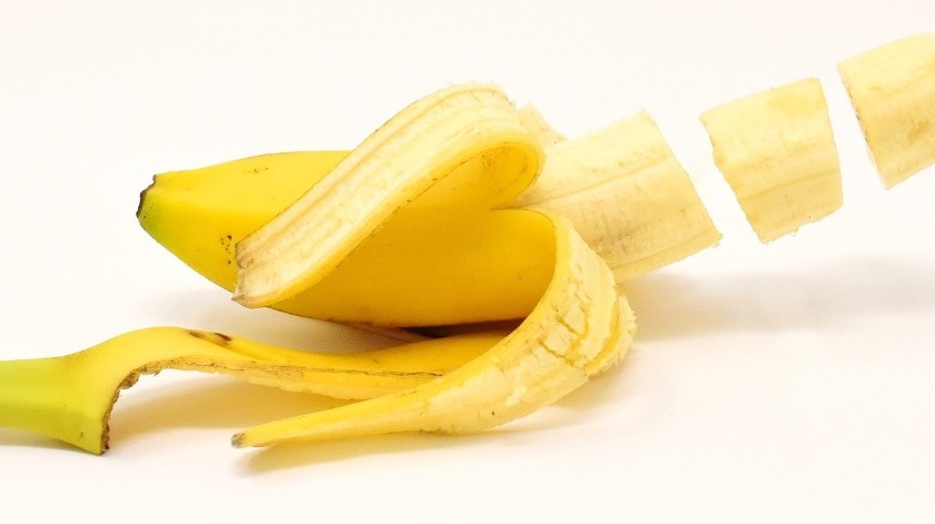 El plátano es una fruta muy versátil con la que se pueden preparar ricas botanas saludables como las chips de banana.(Pixabay)