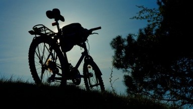Lo que debes tomar en cuenta si te gusta practicar ciclismo de noche