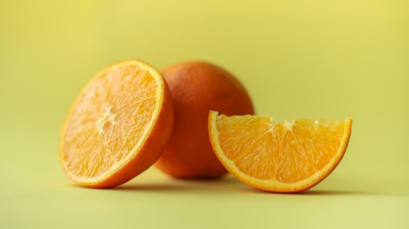 Las propiedades de la naranja pueden ser de gran beneficio para el organismo.(Unsplash)