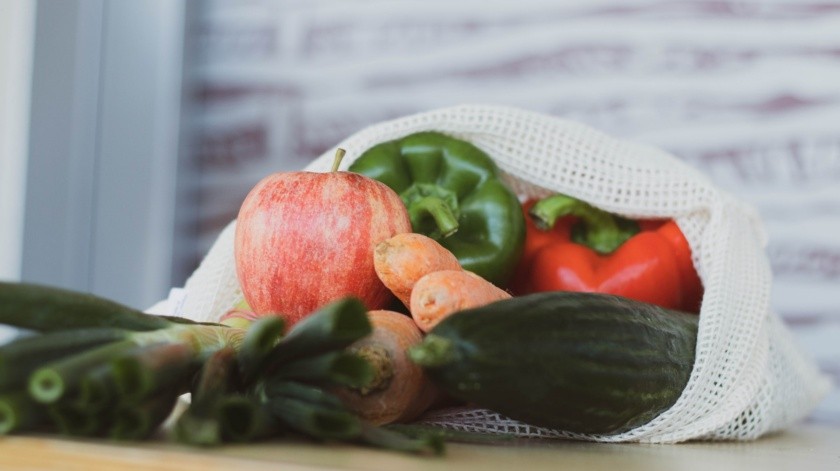 Los vegetales y frutas aportan la fibra que necesita el organismo para eliminar desechos.(Unsplash)
