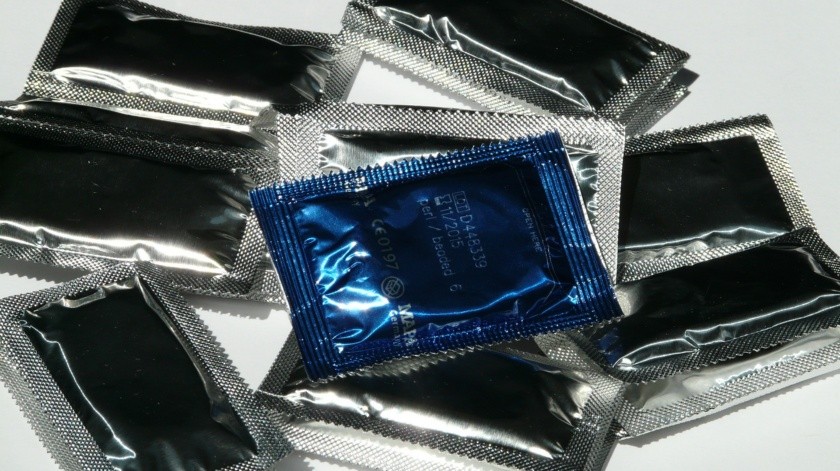 El preservativo se escurrió, provocándole un estornudo al momento de la felación. (Pixabay.)