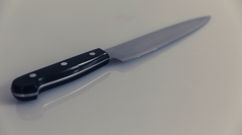 El hombre descubrió que la hoja del cuchillo estaba en su interior.(Pexels)