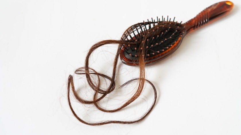 En el caso de la areata, los parches donde el cabello se ha caído son lisos y redondos en forma y pueden ser color del melocotón.(Pixabay)