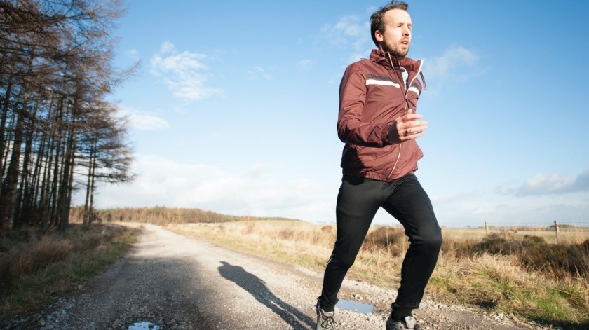 Correr es una gran actividad física que brinda beneficios a la salud.(Unsplash)