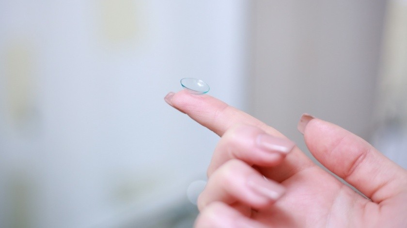Quedarse con los lentes de contacto puestos toda la noche aumenta de seis a ocho veces el riesgo de sufrir molestas infecciones oculares.(Pixabay)