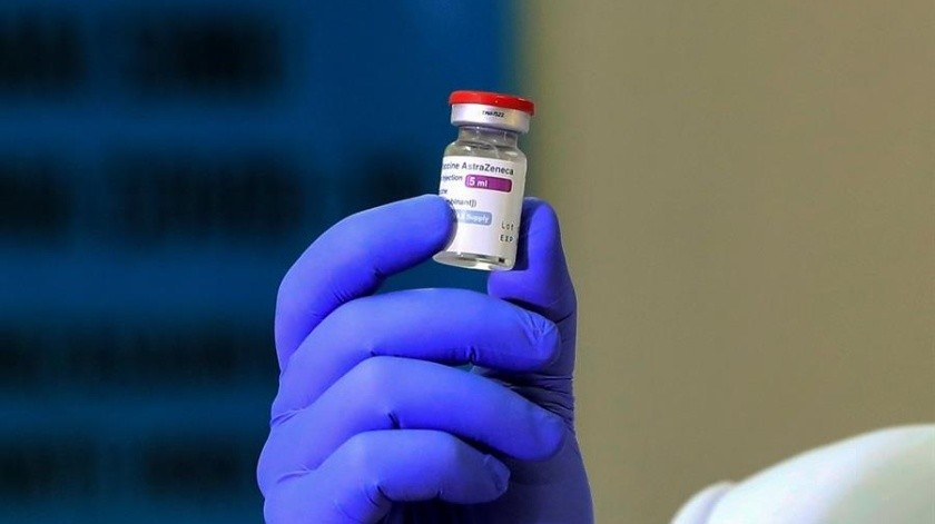 AstraZeneca ha desarrollado una de las vacunas para combatir el Covid-19.(EFE)