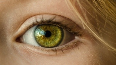 ¿Qué vitaminas pueden ayudarte con las enfermedades oculares relacionadas con la edad?