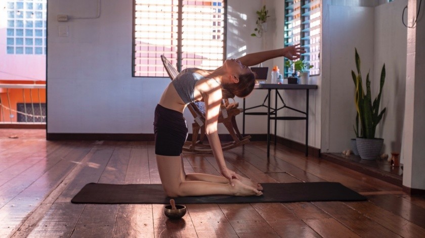 El yoga es una disciplina que ayuda a mejorar los síntomas de ansiedad.(Unsplash)