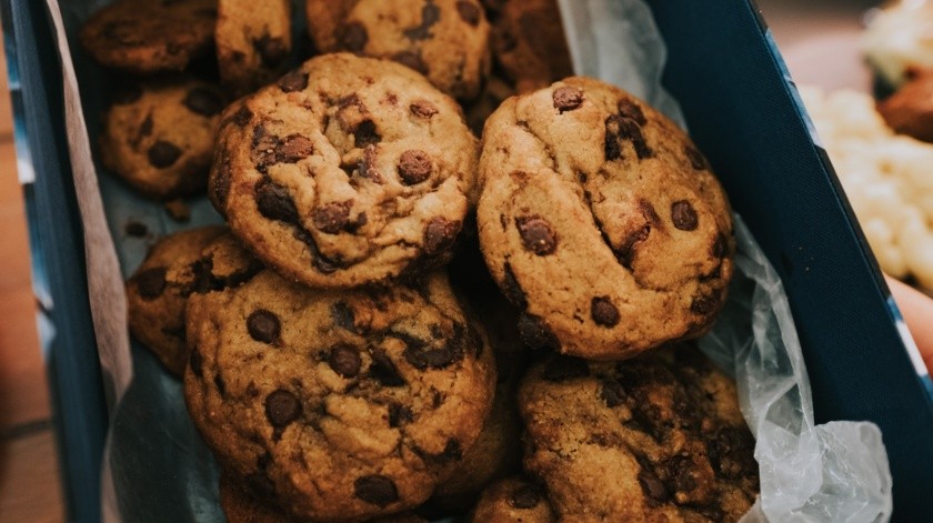 Preparar postres en casa, como estas galletas de café y chocolate, puede ayudar a mantener un peso más saludable.(Unsplash)