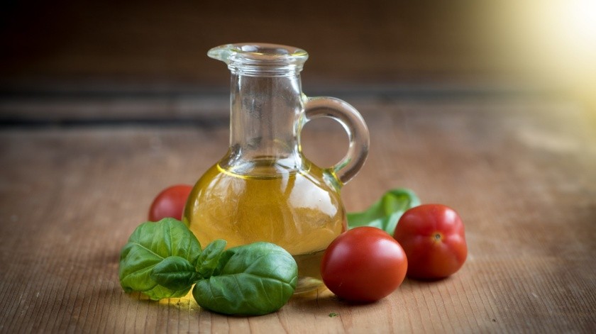 Si comes una dieta mediterráea rica en pescado, verduras y aceite de oliva puede ayudar a proteger al cerebro de la acumulación de proteínas. (Pixabay.)