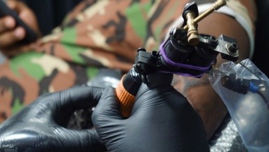 Tatuajes y piercing ¿Por qué debemos tener cuidado para evitar complicaciones?