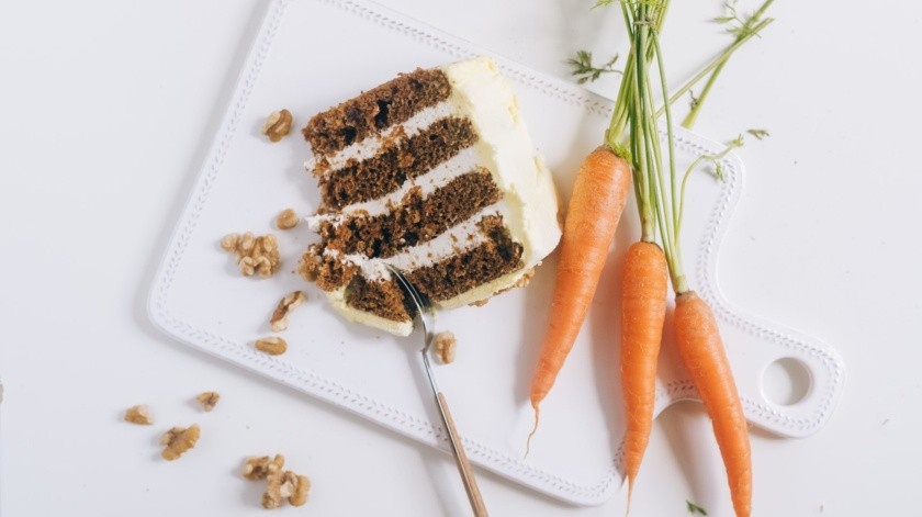 Prepara un pastel de zanahoria con ingredientes saludables.(Pexels.)