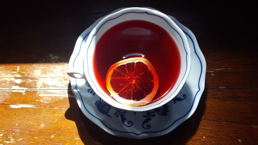 Los tés pueden ayudar a mejorar la retención de líquidos.(Unsplash)