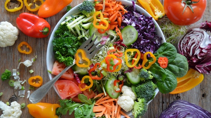 Las frutas y vegetales son los principales alimentos a incluir en la dieta para limpiar el hígado.(Unsplash)