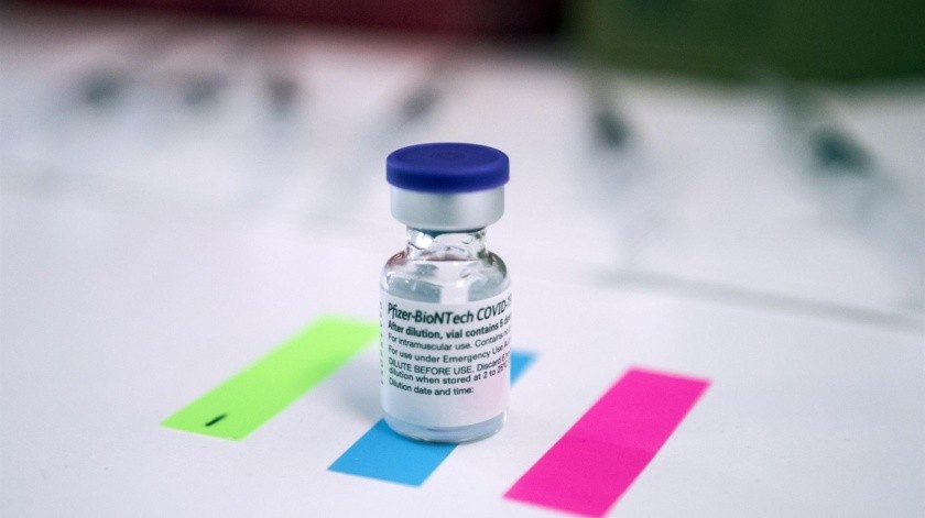 Pfizer realiza un estudio para evaluar una tercera dosis de su vacuna contra las variantes del Covid-19.(EFE)