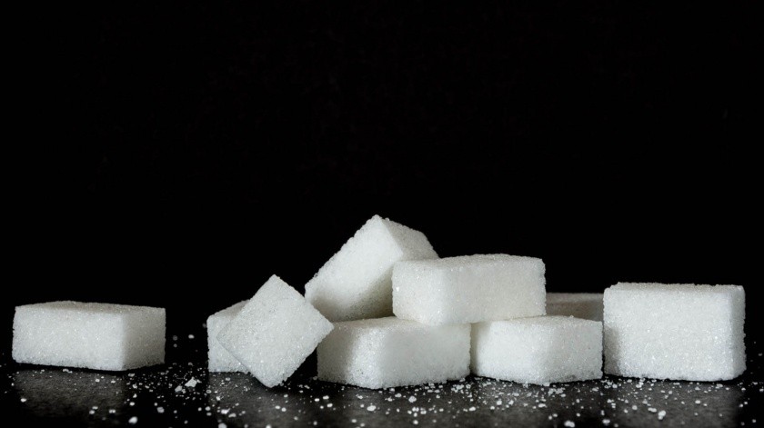 El impacto del azúcar va más allá del torrente sanguíneo, porque cuando come azúcar, los  niveles de glucosa  aumentan rápidamente, provocando un aumento inmediato de insulina que es la hormona de almacenamiento de grasa.(Pixabay.)