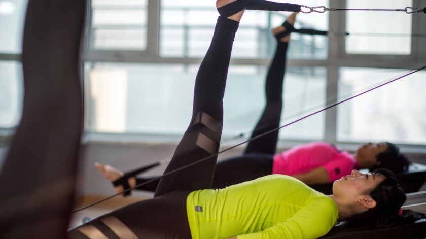 La terapeuta de yoga Judi Bar indica que practicar pilates te da una mayor flexilibidad, tono muscular y fuerza.(Pixabay.)
