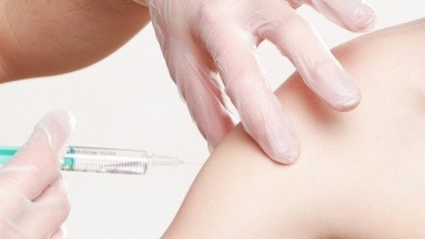 Covid: En septiembre gobierno británico  podría emitir certificados de vacunación