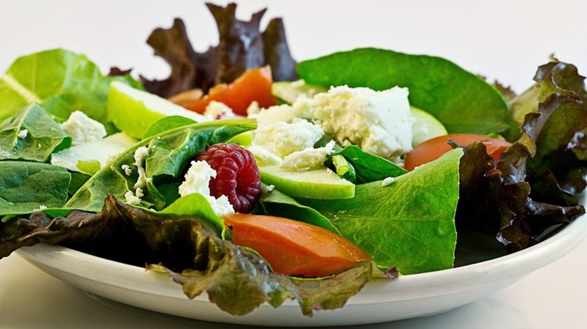 La ensalada se puede servir fría, como un entremés, entrante o antes de comer algún queso en particular.(Pixabay.)