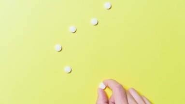 Aspirina reduciría eventos cardiovasculares en pacientes con neumonía, según estudio