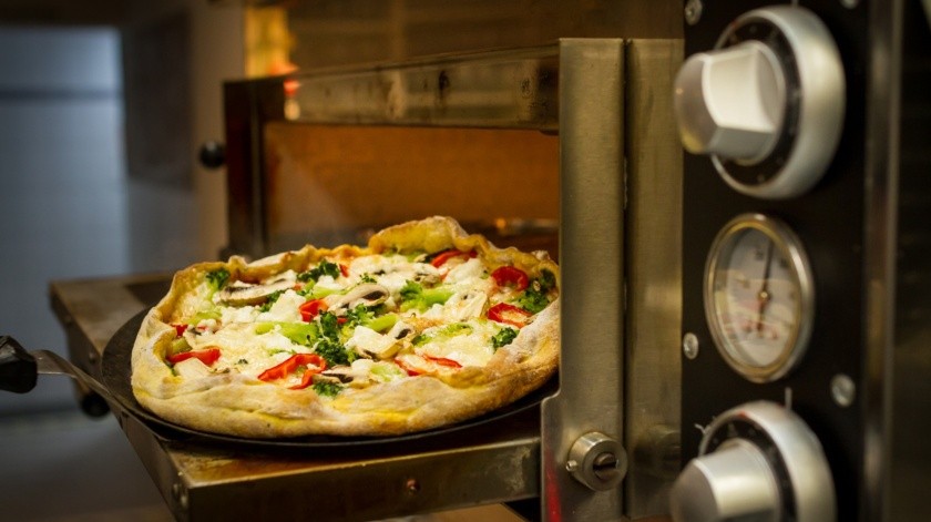 Una pizza contiene muchas calorías pero si tus ingredientes son sanos pueden cambiar esto por mayor cantidad de nutrientes.(Pixabay.)