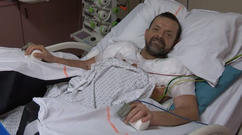 En un video muestra cómo su trasplante de ambos brazo fue todo un éxito.(Capture de Hospices Civils de Lyon)