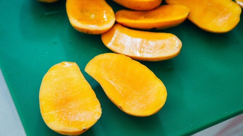 El mango puede incluirse en distintos platillos dulces y salados.(Unsplash)