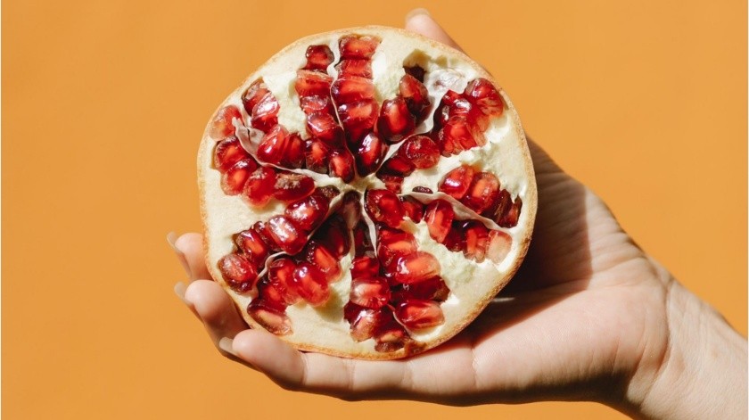 Al igual que otras frutas, la granada puede brindar beneficios para la salud de quienes la consumen.(Pexels)