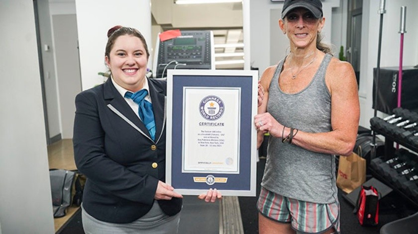 Esta madre deportista con una prótesis en su pierna izquierda se hizo acreedora del récord Guinness(Kristen L. Stephenson / Guinnessworldrecords)