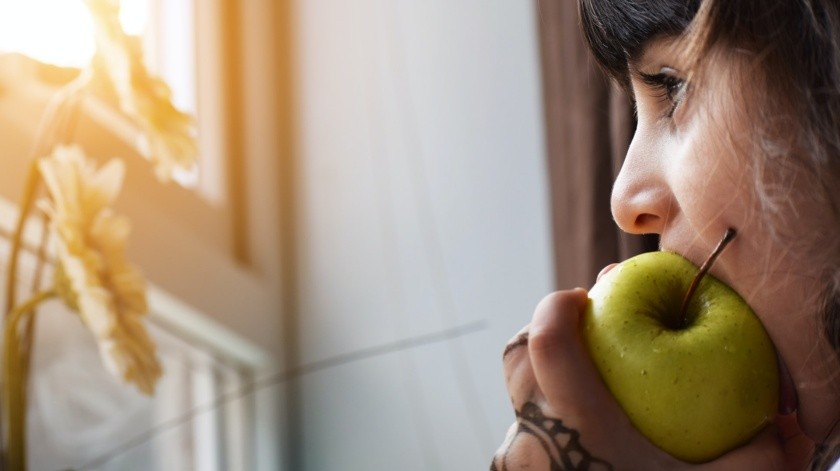 Investigadores encontraron que comer más frutas y verduras ayudaría a dormir mejor.(Unsplash)