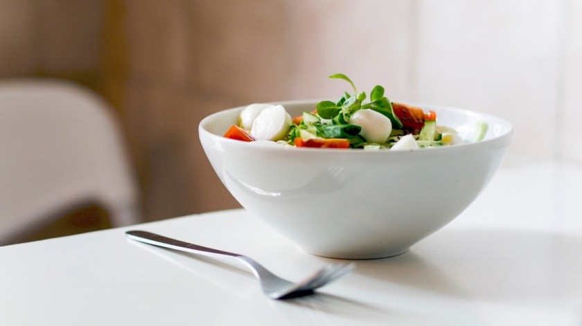 Los ingredientes utilizados en una ensalada pueden ser variados sobre todo que abunden vegetales.(Pixabay.)