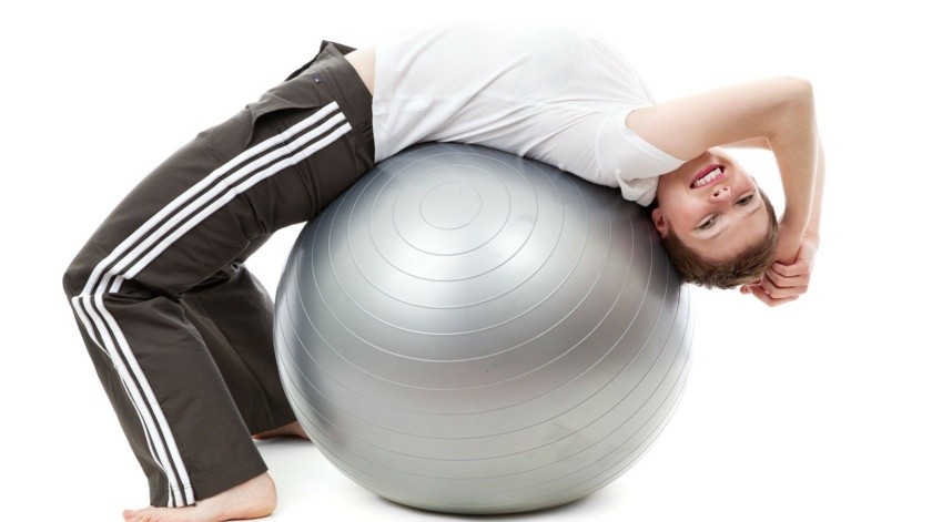 Los ejercicios en los adolescentes los ayuda a mantenerse aún más en forma.(Pixabay.)