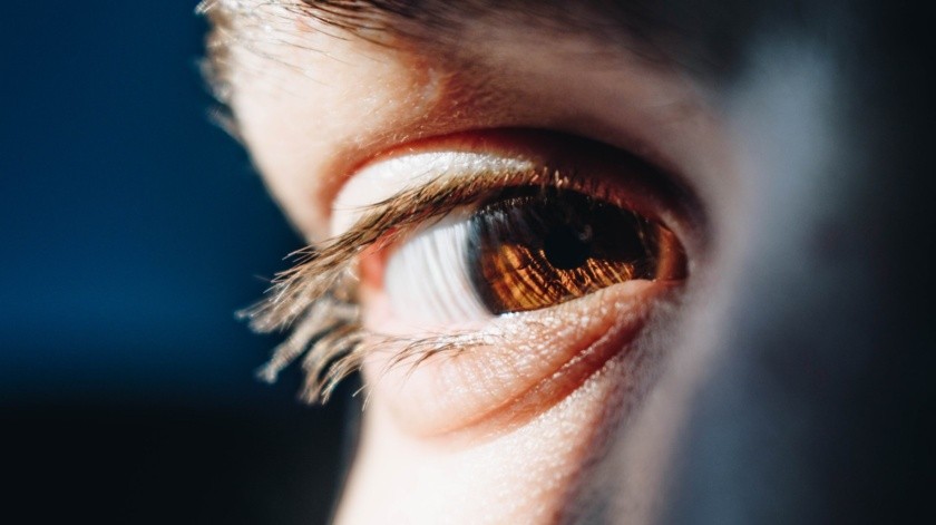 Especialistas recomiendan cuidar la salud de los ojos para disminuir riesgos de contagios por Covid-19.(Unsplash)