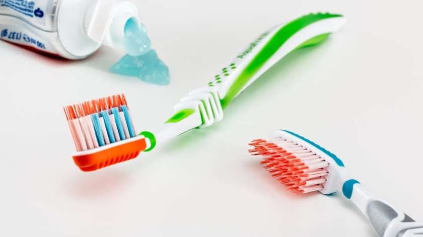 El cepillo de dientes debe usarse con frecuencia al menos dos veces al día.(Pixabay)
