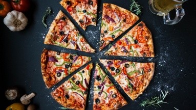 La pizza es una opción más sana que los cereales azucarados para desayunar