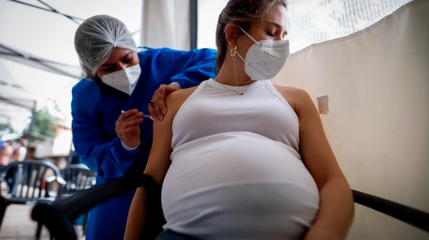 Estudios han demostrado los riesgos que corren las embarazadas y los bebés ante el contagio de Covid-19.(EFE)