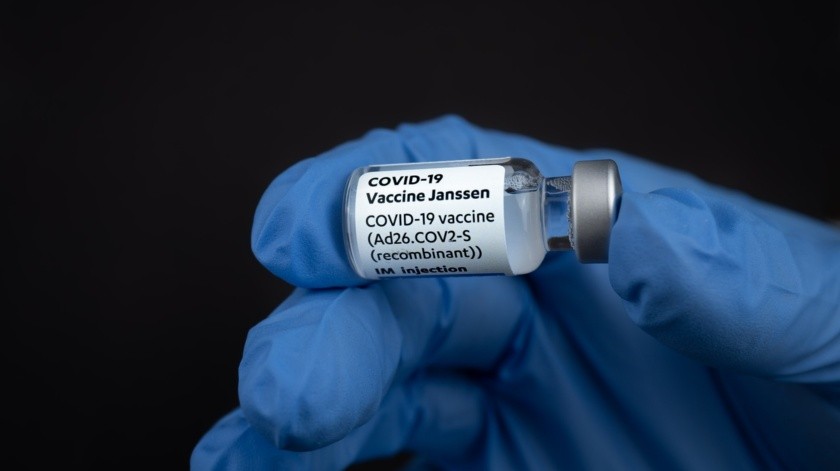 La mujer recibió la vacuna contra el Covid-19 de Janssen de Johnson & Johnson.(Unsplash)