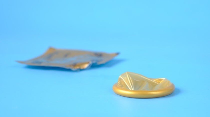 Una ley en California penaliza el quitarse el condón sin el consentimiento de la otra persona.(Unsplash)