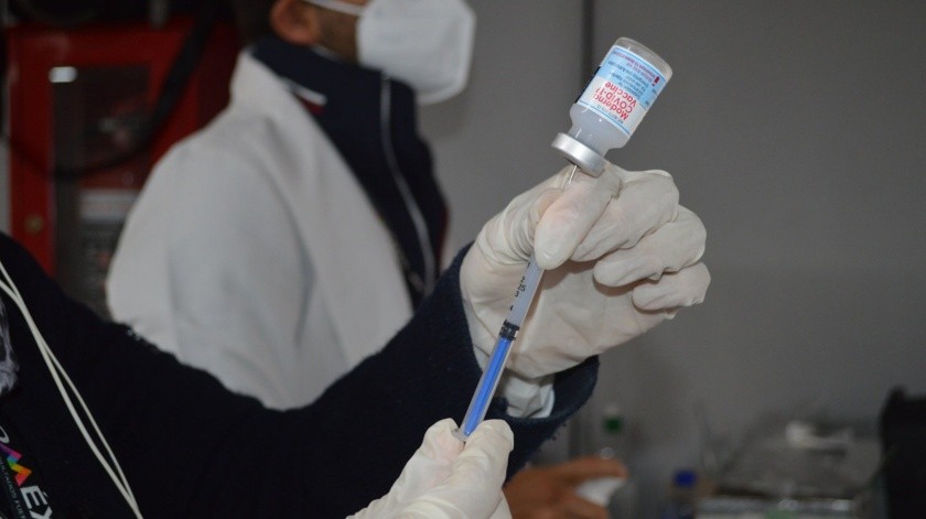 La vacunación contra el covid continua en México.(EFE.)