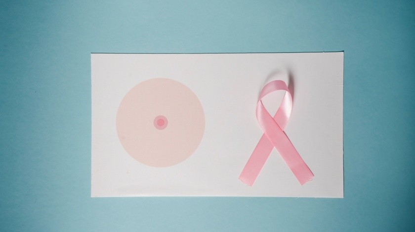 Aunque ser mayor es considerado un factor de riesgo para el cáncer de mama, también se detecta esta enfermedad en mujeres jóvenes.(Pexels)