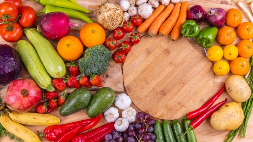 Las frutas y verduras de la temporada son una alternativa más saludable y económica.(Unsplash)