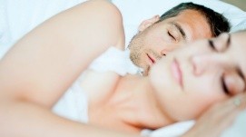 Tu posición para dormir puede revelar detalles de tu vida sexual