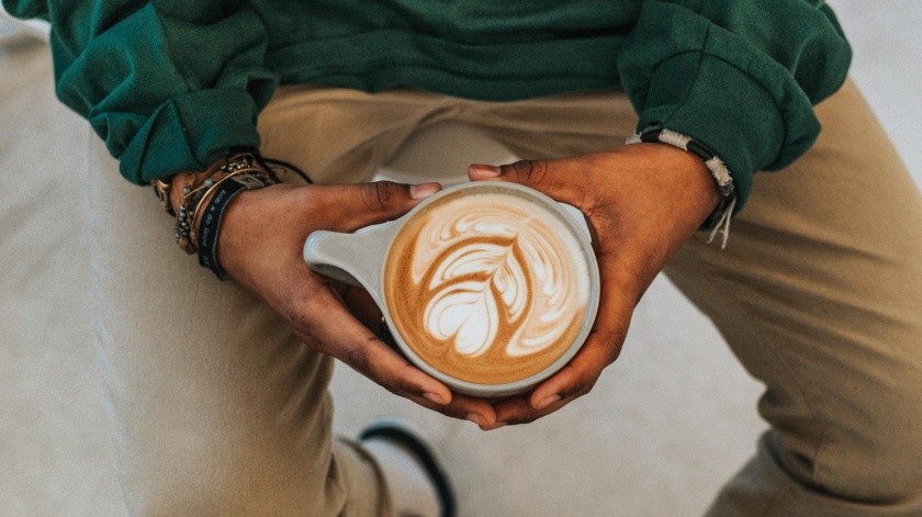 El estudio encontró beneficios de beber café y té.(Unsplash)
