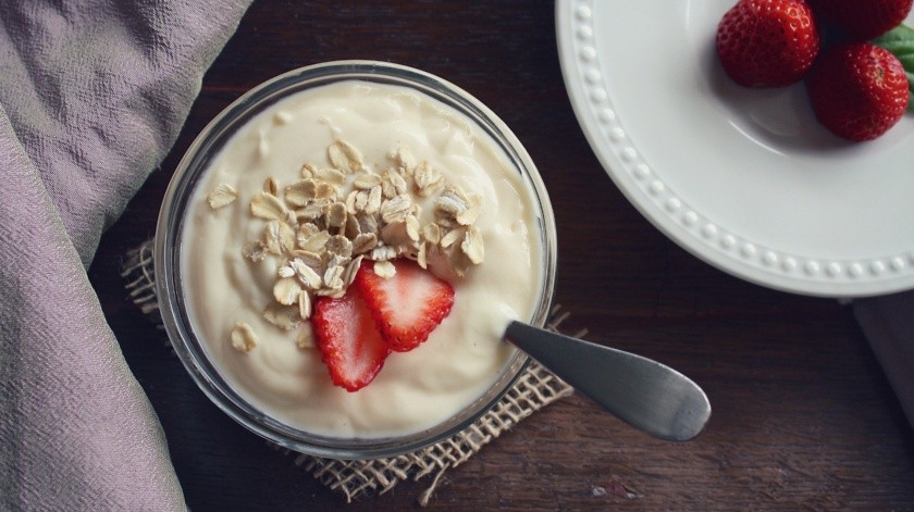Consumir yogur ayuda a que tu estómago mejore.(Pixabay.)
