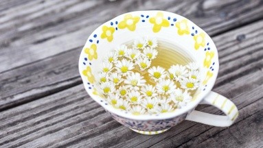 Por qué es bueno tomar té de manzanilla en ayunas