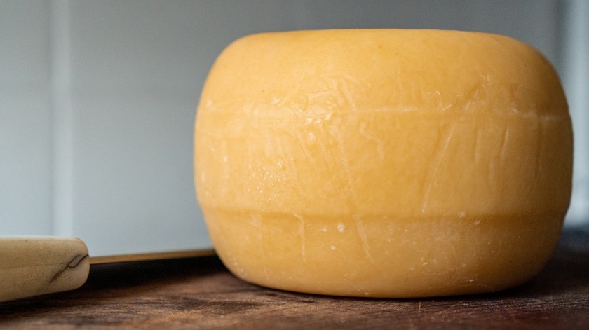 Algunos consejos pueden ayudar a diferenciar los quesos falsos de los verdaderos.(Unsplash)