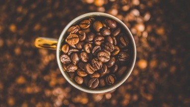 El café endulzado y sin azúcar se asocia con un menor riesgo de muerte
