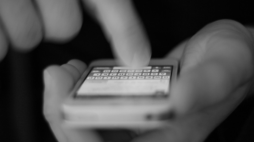 La joven acusada de homicidio involuntario envió más de 47 mil mensajes de texto a su pareja de abuso.(Pixabay.)